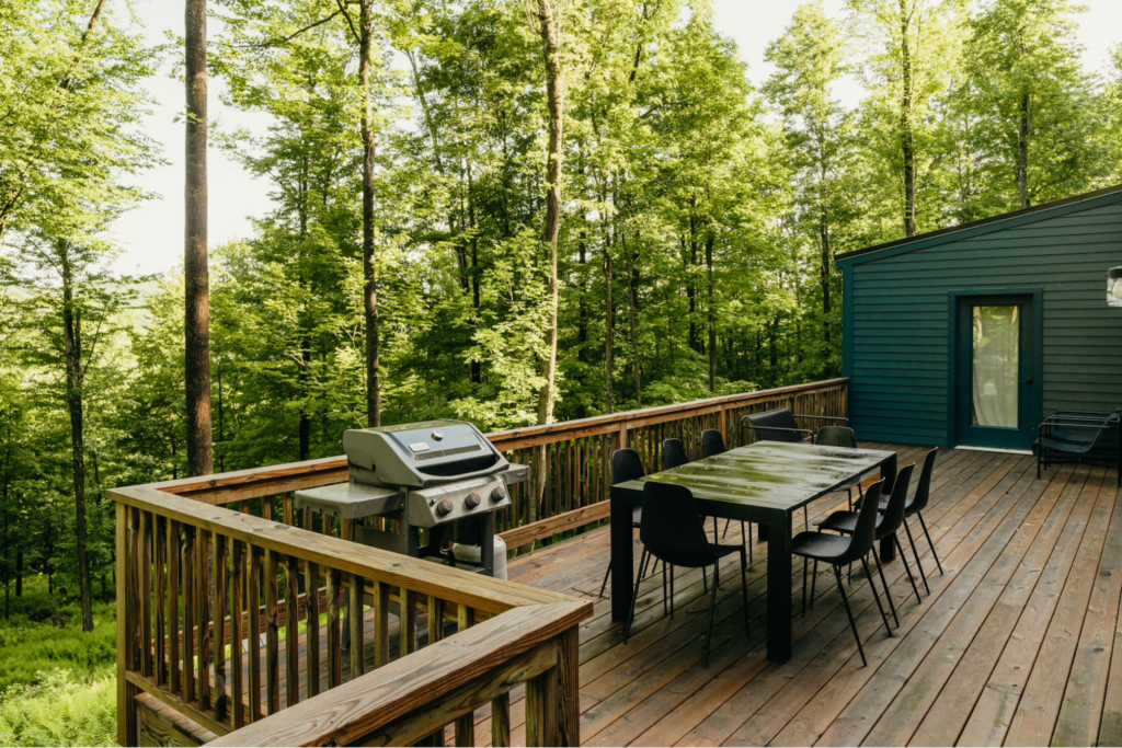 Deck leaning